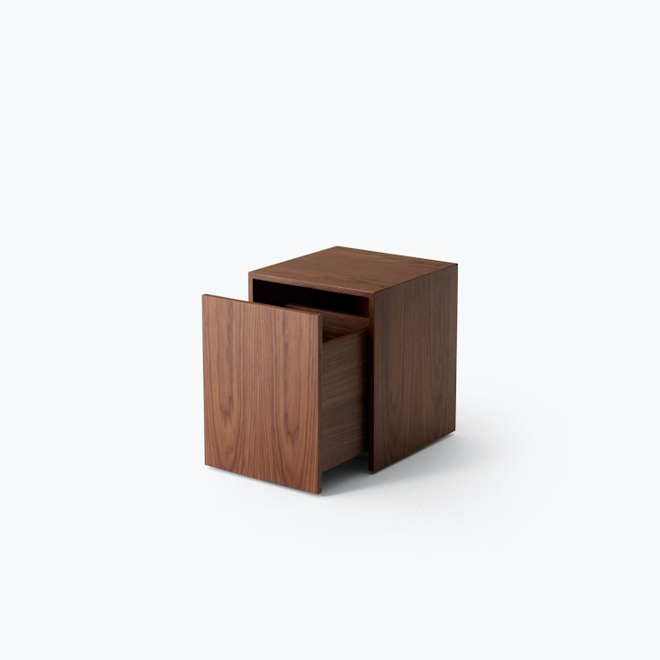 Тумбочка New works Mass Side Table w. Drawer. Изображение 1
