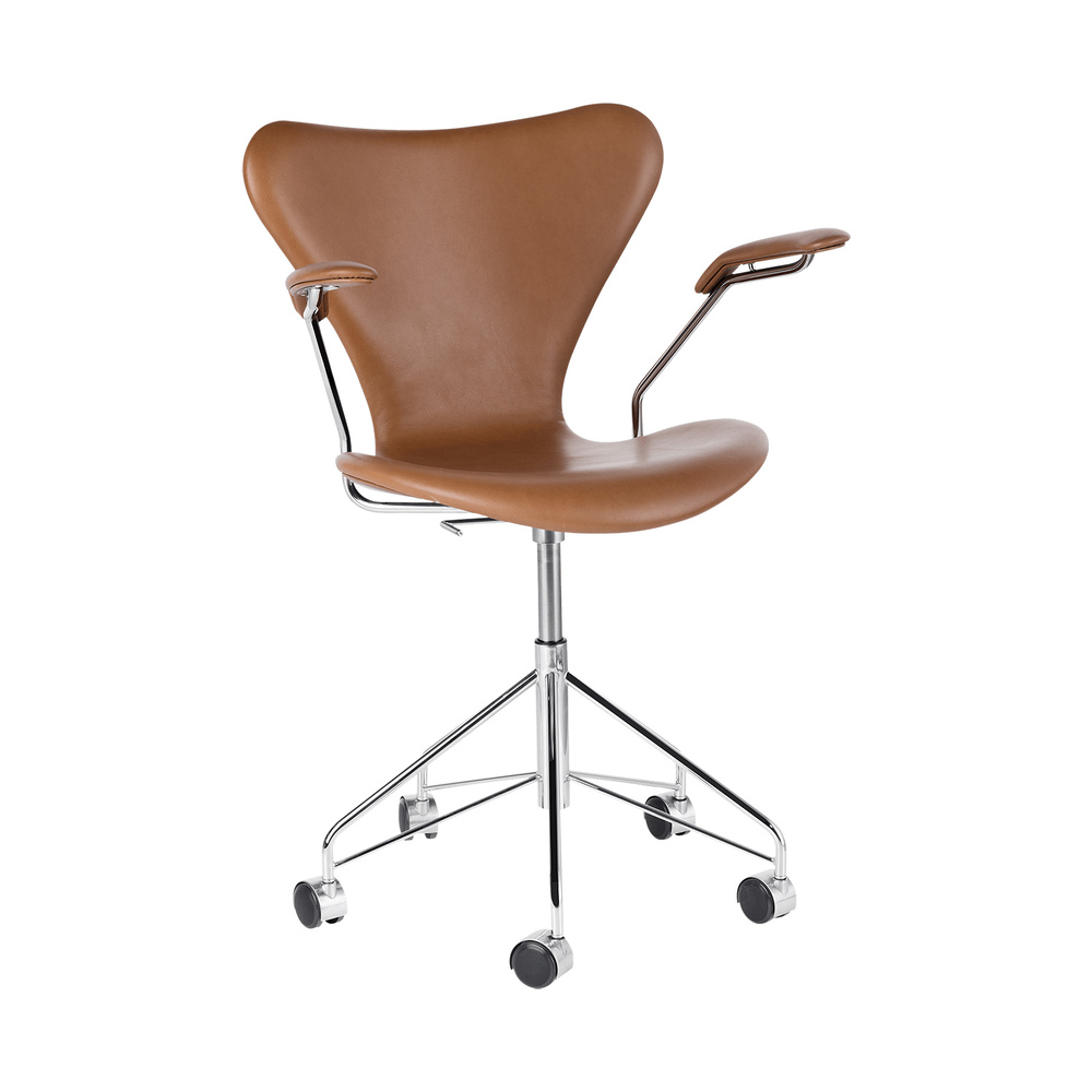 Стілець Fritz Hansen SERIES 7™ swivel armchair, fully upholstered, leather. Изображение 1