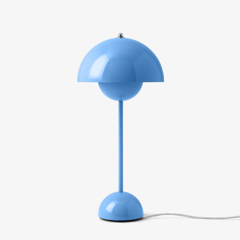Настільний світильник Flowerpot VP3 Verner Panton 1968 в кольорі Swim Blue від &Tradition. Изображение 1