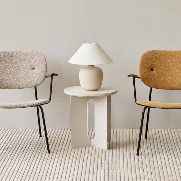 Крісло Co Lounge Chair, Blk St. Base, Uph.Seat/Back PC2T, Oak Arms, Dark st. Oak, 0018 White, Moss Kvad. Изображение 1